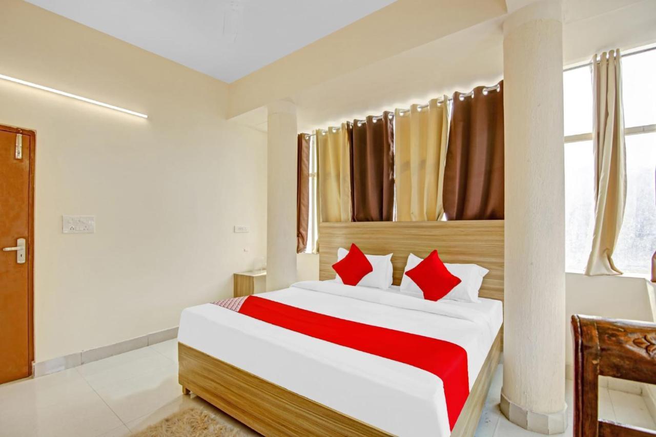 Oyo Flagship 80772 Hotel The Grand Rdc Ghaziabad Exterior foto