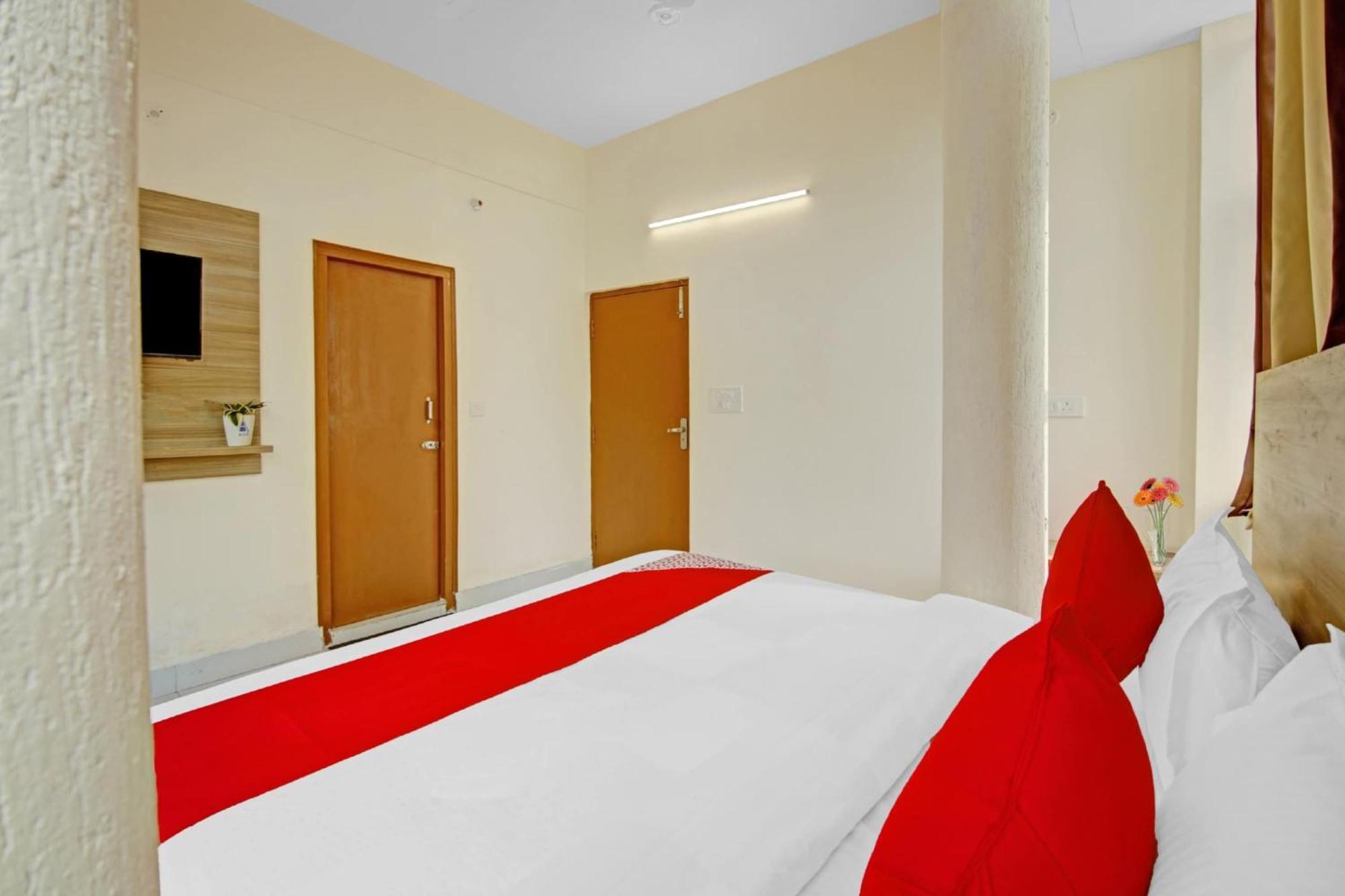Oyo Flagship 80772 Hotel The Grand Rdc Ghaziabad Exterior foto