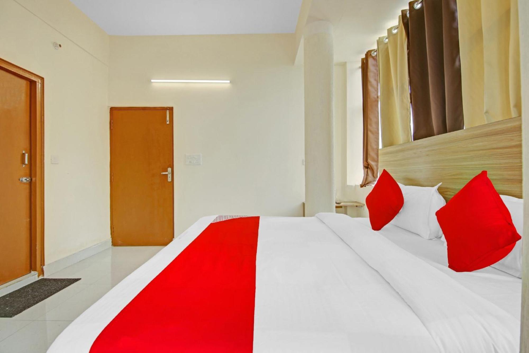 Oyo Flagship 80772 Hotel The Grand Rdc Ghaziabad Exterior foto