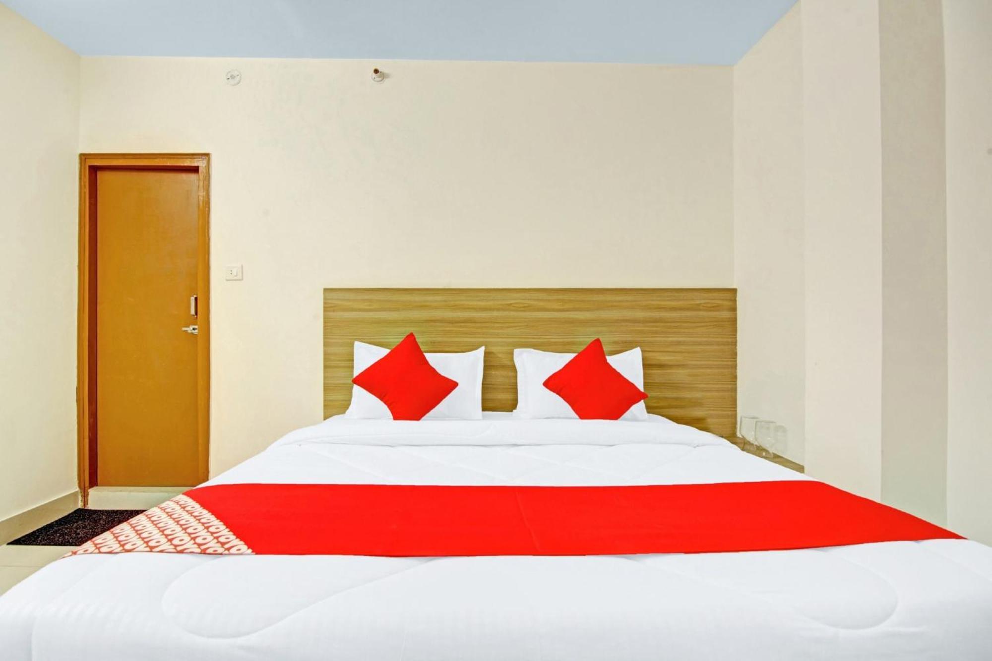 Oyo Flagship 80772 Hotel The Grand Rdc Ghaziabad Exterior foto