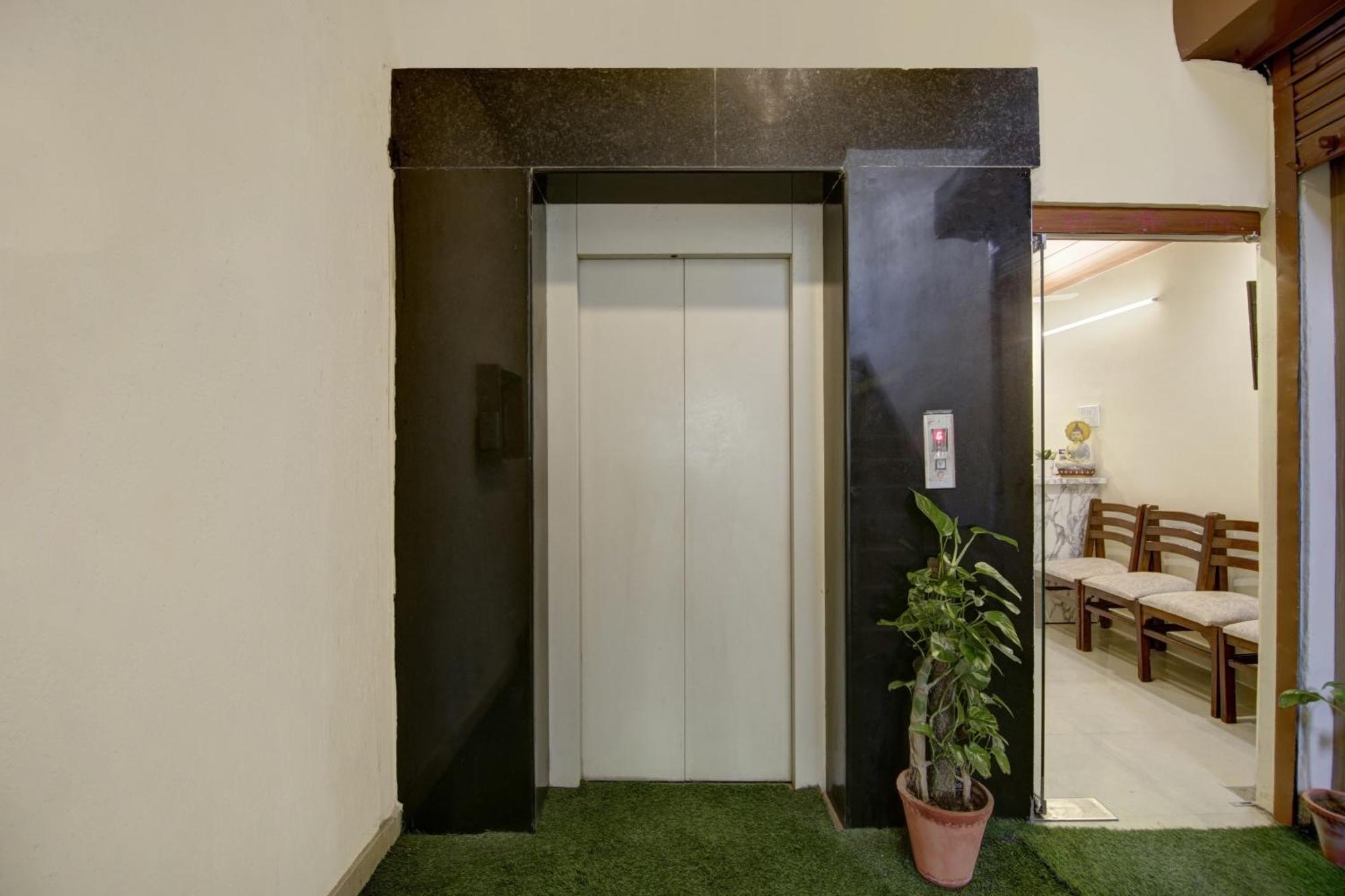 Oyo Flagship 80772 Hotel The Grand Rdc Ghaziabad Exterior foto
