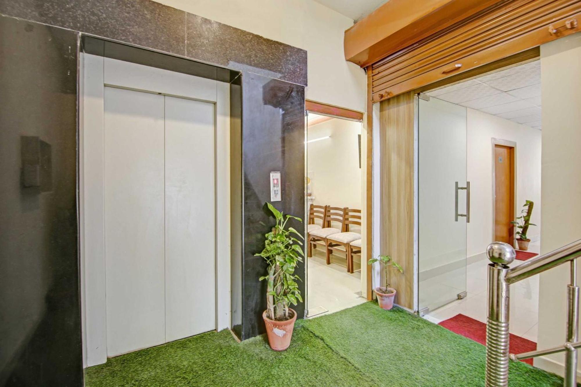 Oyo Flagship 80772 Hotel The Grand Rdc Ghaziabad Exterior foto