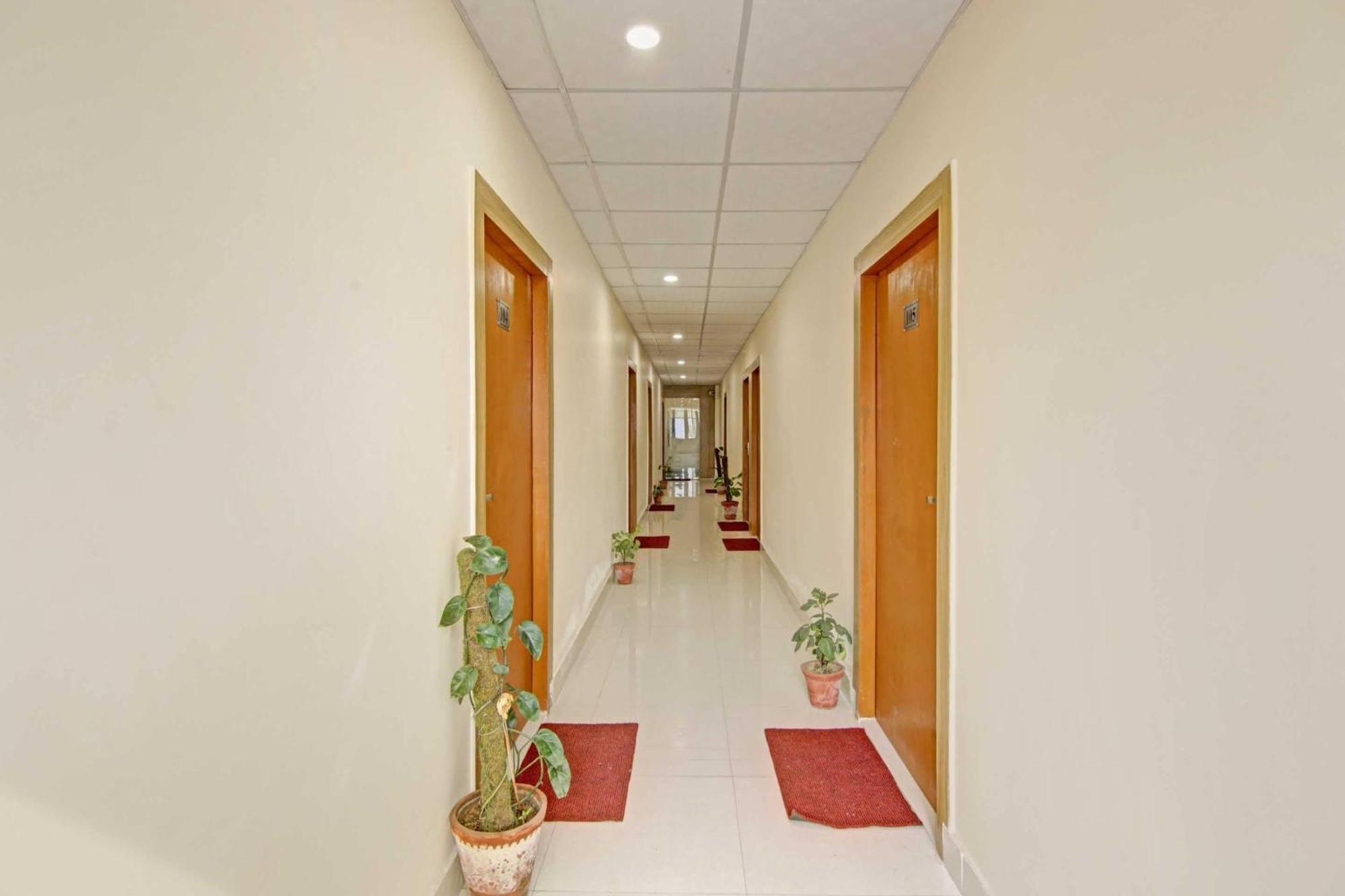 Oyo Flagship 80772 Hotel The Grand Rdc Ghaziabad Exterior foto